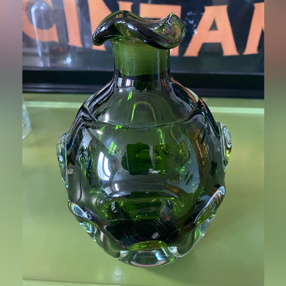 Aseda Thumbprint green glass Swedish wine decanter (c-15)